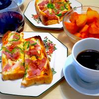 11/29(金)朝食　#朝ごはん　•ピザトースト　•コーヒー　•柿